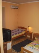MOTEL   G R O F