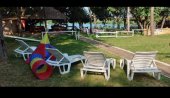 Bungalovi Glavno jezero, Glavna plaza