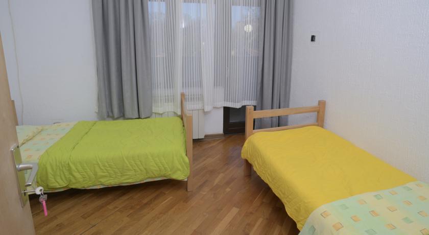 online rezervacije Hostel Ozi Bar